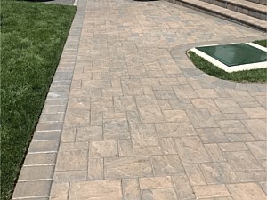 cambridge toffee onyx ledgestone walkway apartment bulding condo condominium complex sidewalk brick pavers landing steps bullnose woodbury